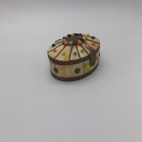 Retro Camel Bone Oval Trinket Box With Art Glass Beads Brass Trim & Clasp - Picture 4 of 11